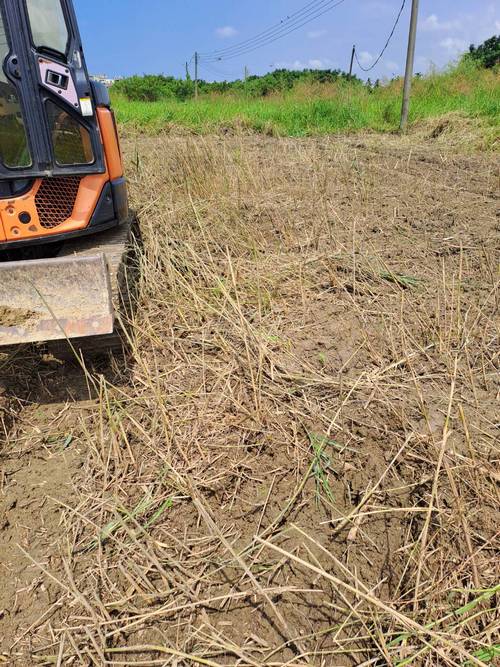 高雄路竹區蔡先生怪手整地