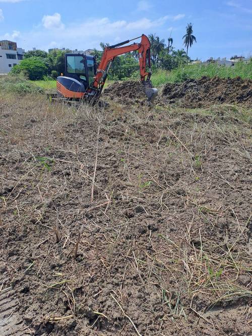 高雄路竹區蔡先生怪手整地