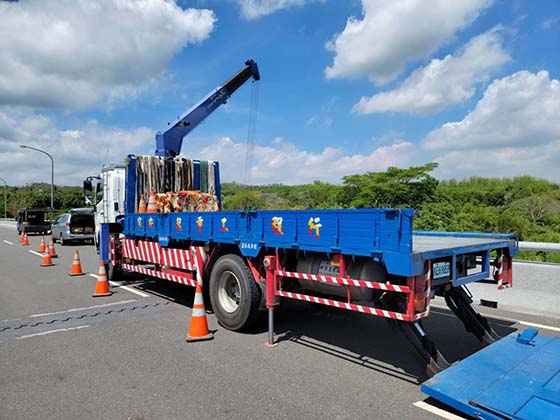 台南吊卡車
