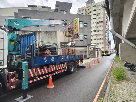台南吊卡車