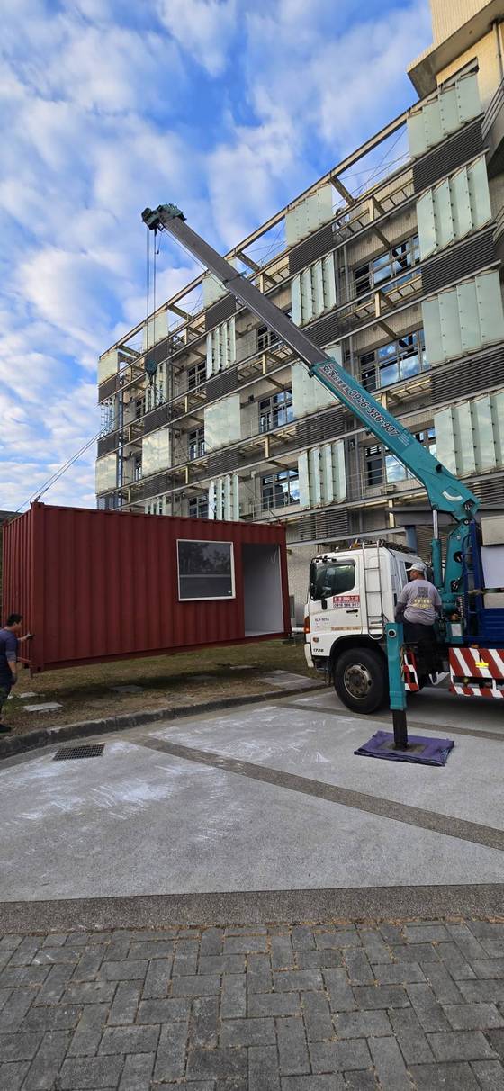 台南六甲吊卡車