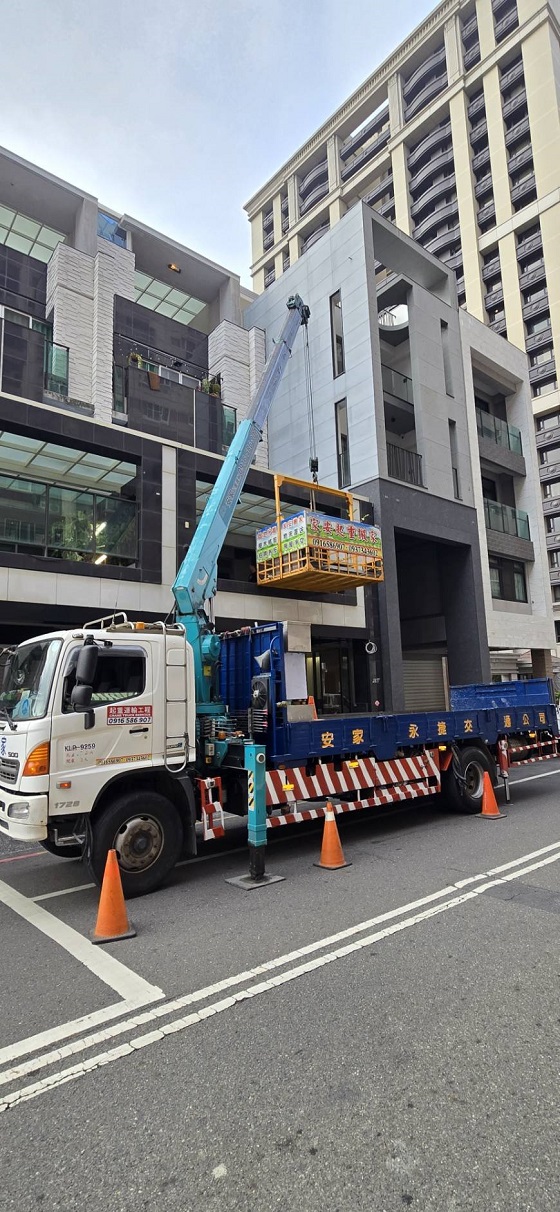 台南安平區吊卡車