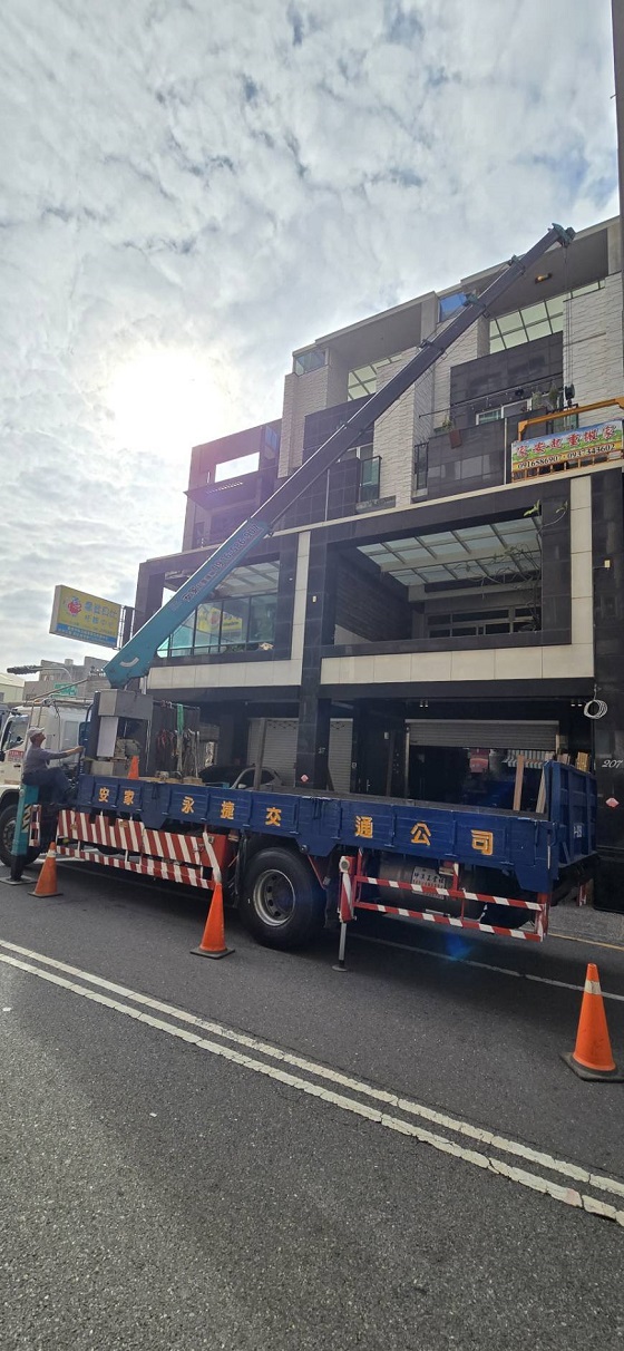 台南安平區吊卡車