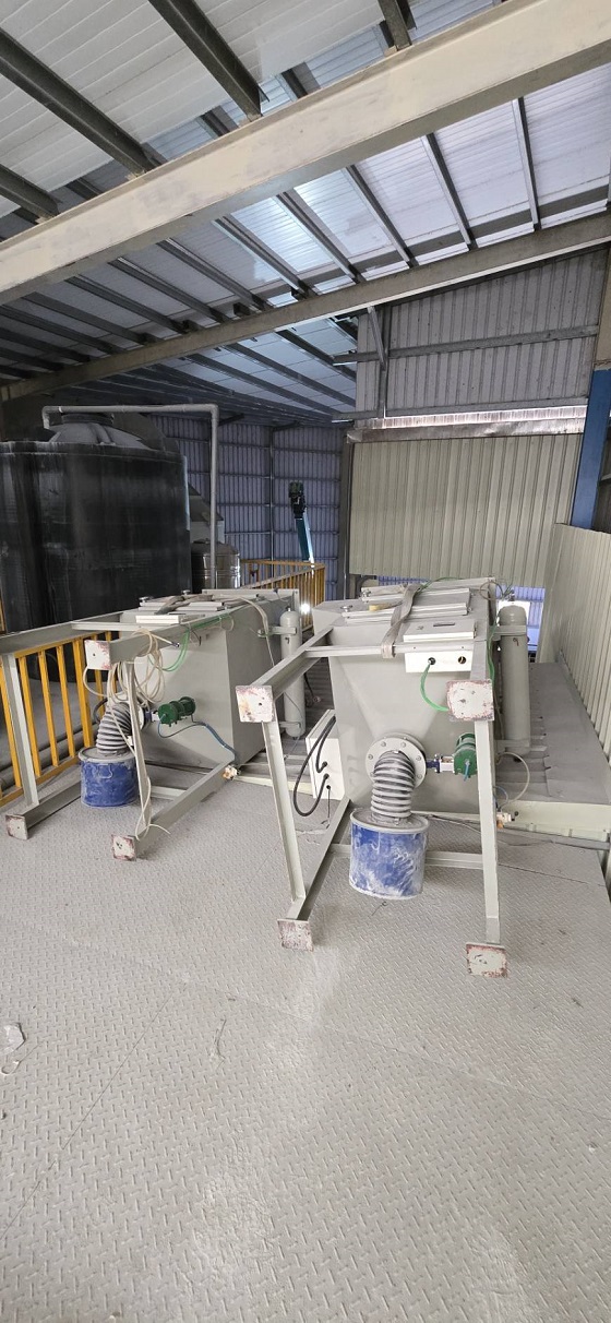 台南官田區吊卡車