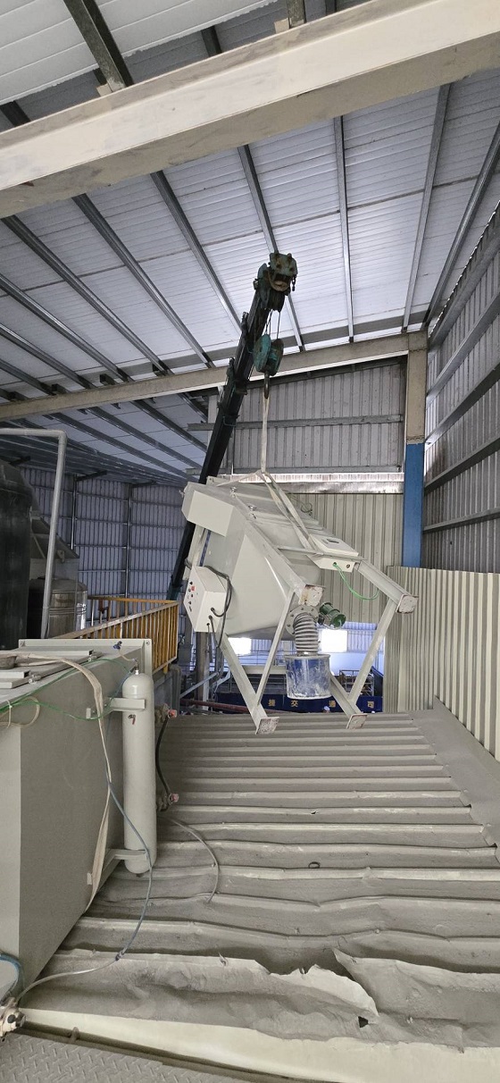 台南官田區吊卡車