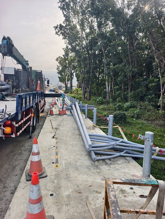 台南南化區吊卡車