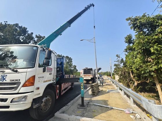 台南南化區吊卡車