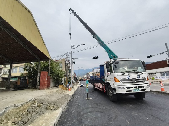 台南南化區吊卡車