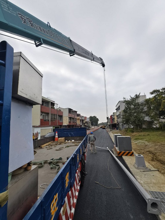 台南南化區吊卡車