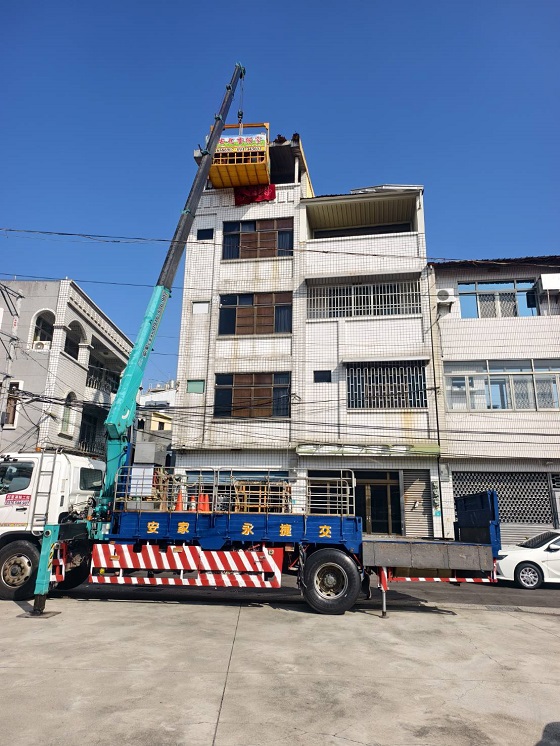 台南麻豆區吊卡車