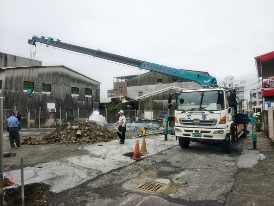 台南仁德區吊卡車